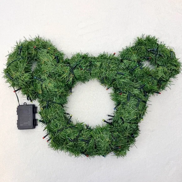 Disney Mickey Mouse 19" Light Up Christmas Wreath w/8 Light Timer Settings - Picture 3 of 7